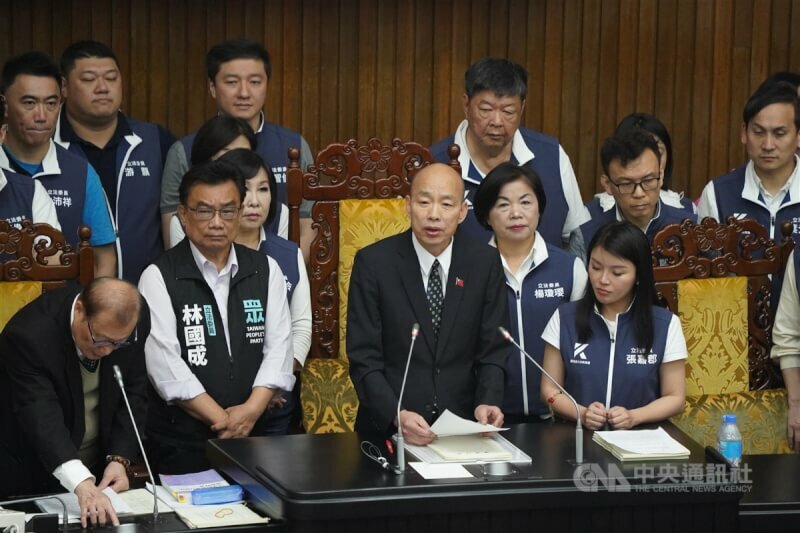 民眾黨醞釀12日要表決總統赴立院國情報告,國民黨也表態支持,總統府與民進黨則希望等候釋憲結果。(中央社)