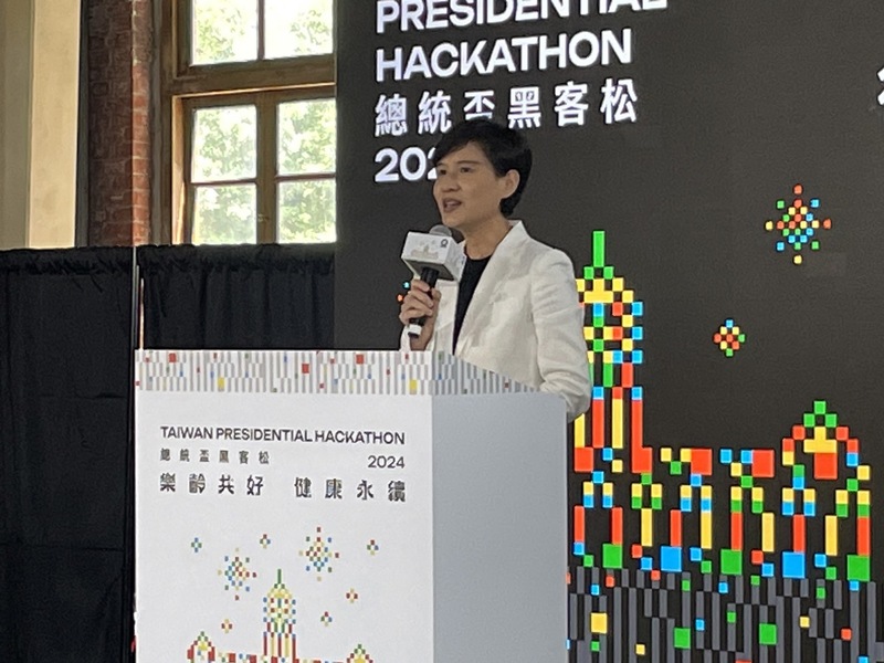 第七屆「總統盃黑客松」9日舉辦徵件記者會,行政院副院長鄭麗君指出,盼結合推動數位創新與公私協作,加速公共服務優化及驅動政策創新。(Photo by 簡嘉佑/台灣醒報)