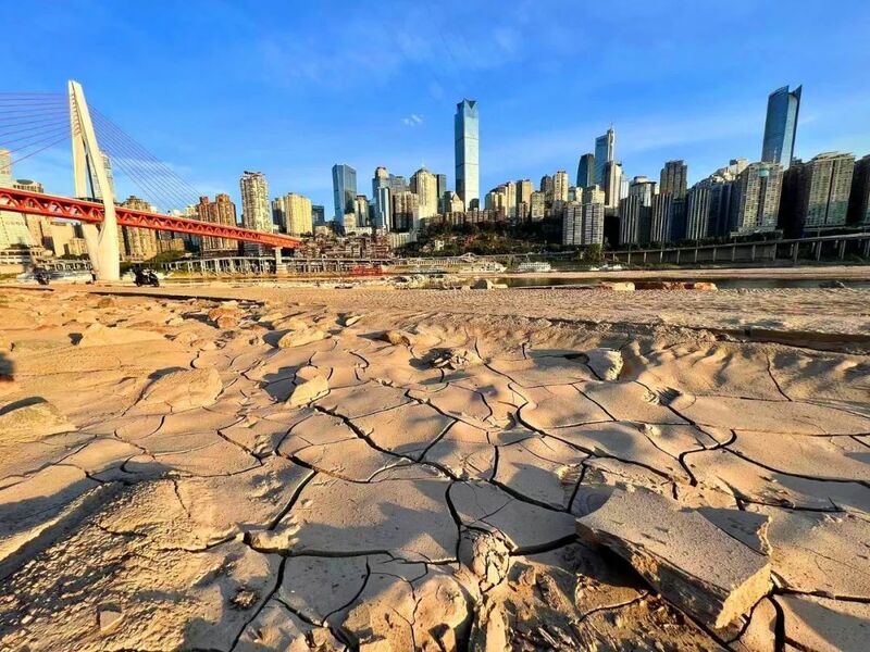 大陸當局雖然極力救災,降低傷亡,安撫民心,然而民眾質疑官方對災情嚴重性有所隱瞞,並控制媒體傳播,平添民怨。(網路截圖)