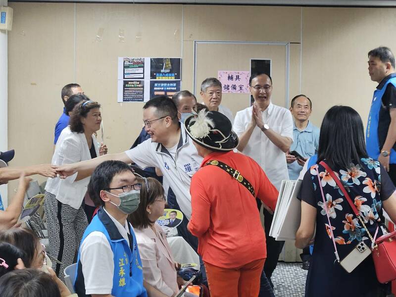 國民黨主席朱立倫17日到基層宣講國會改革與國民黨立委的政績。(Photo by 呂翔禾/台灣醒報)