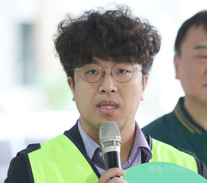民進黨不分區立委沈伯洋雖有許多發言被藍白批評,但仍有相當多支持者擁護。(沈伯洋辦公室)