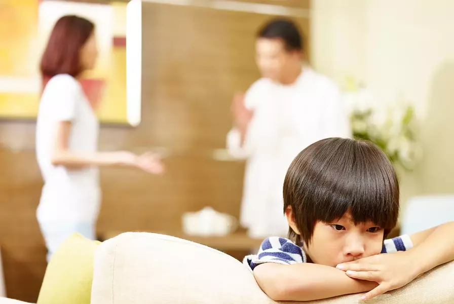 夫妻間發生不公不義之事,在傷痛之餘,雙方還是多替自己的孩子著想。