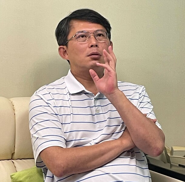 民眾黨立委黃國昌14日接受本報專訪,談及自己從政的心路歷程,還有回應外界對他的質疑。(Photo by 簡嘉佑/台灣醒報)