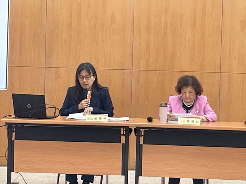 大考中心副主任岳修平(左)與大考中心主任張新仁(右)29日於說明會公布分科測驗的成績。(Photo by 簡嘉佑/台灣醒報)