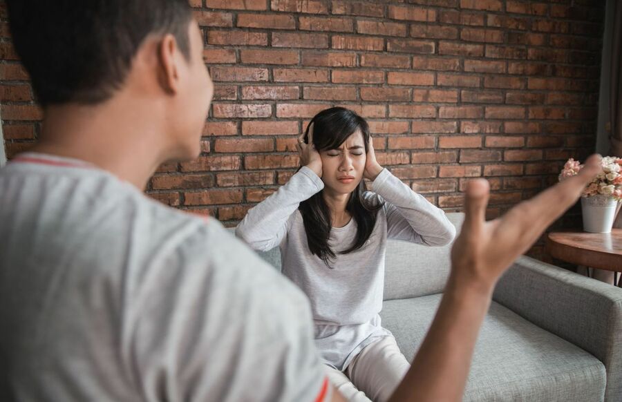 君子動口不動手,動口指的是辯論、講道理,動手則是拳頭相向。(網路截圖)