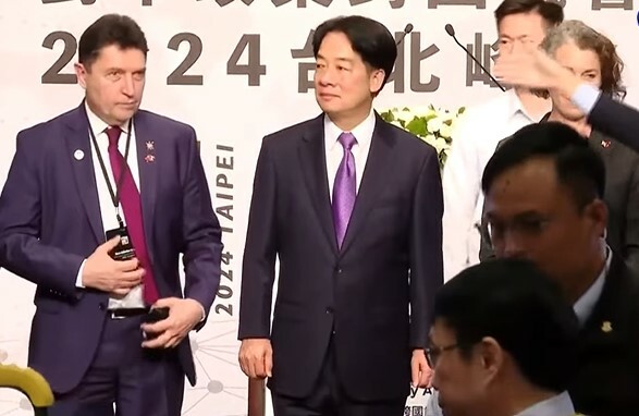 總統賴清德30日出席「對中政策跨國議會聯盟」,強調台灣在抗中第一線,呼籲民主國家團結協助台灣。(直播截圖)
