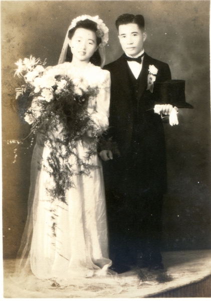 溫小平父母結婚合影。(作者提供)