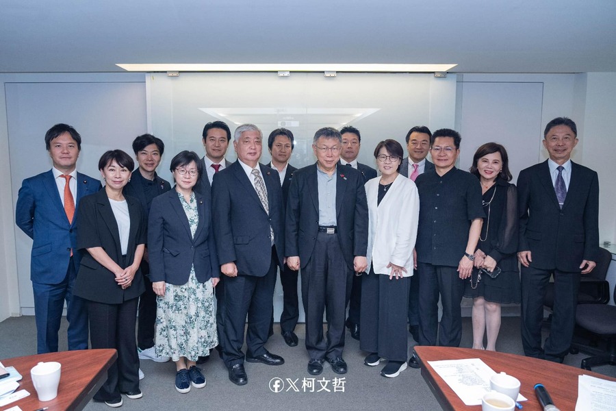 近日政界與媒體界都傳出醜聞,雖然案件不見得都很嚴重,但對兩者原本累積的觀感已造成不小傷害。(柯文哲臉書)