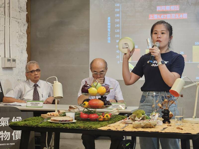 環團與學者13日召開記者會,呼籲政府重視氣候通膨的影響。(Photo by 呂翔禾/台灣醒報)