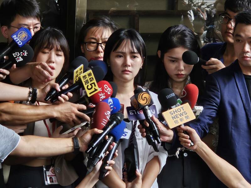 民眾黨發言人吳怡萱14日表示,原本要對會計師端木正提告,但因配合檢調搜索,所以延後。(Photo by 呂翔禾/台灣醒報)