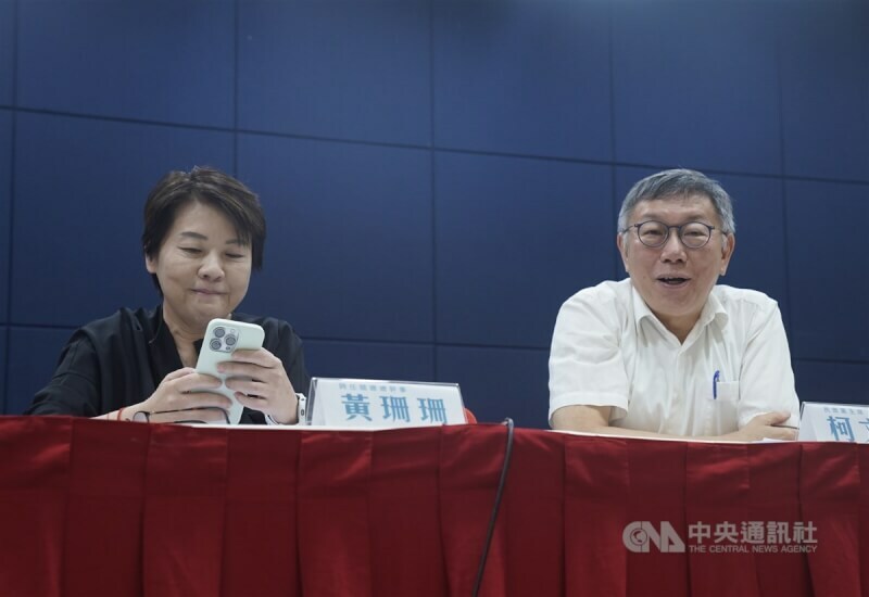 民眾黨主席柯文哲18日表示,因應檢討近日的政治獻金申報疏漏,將啟動黨務改革,並請黃珊珊留下善後。(中央社)
