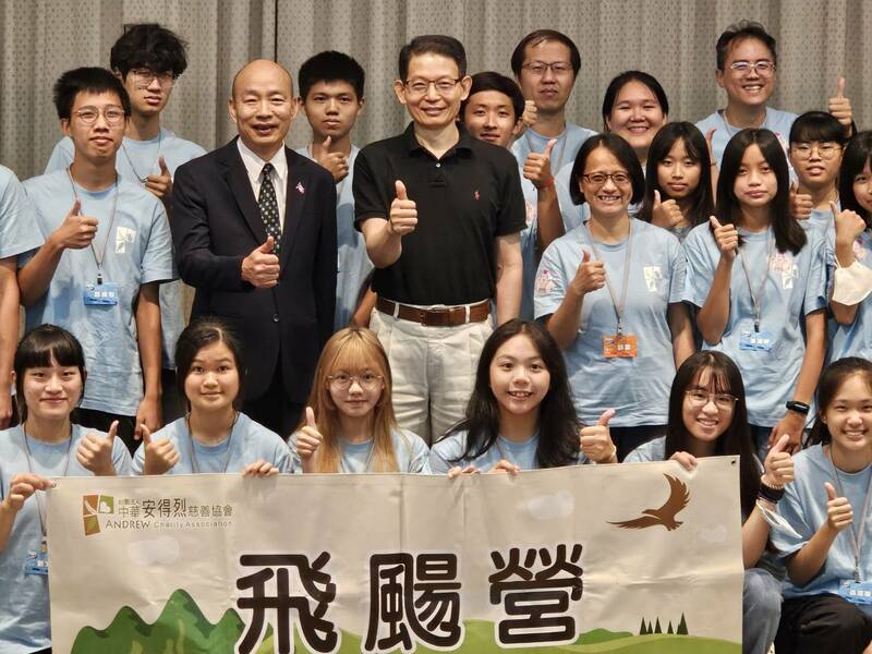 立法院長韓國瑜(中排左2) 21日會見慈善團體「中華安得烈慈善協會」。(Photo by 呂翔禾/台灣醒報)