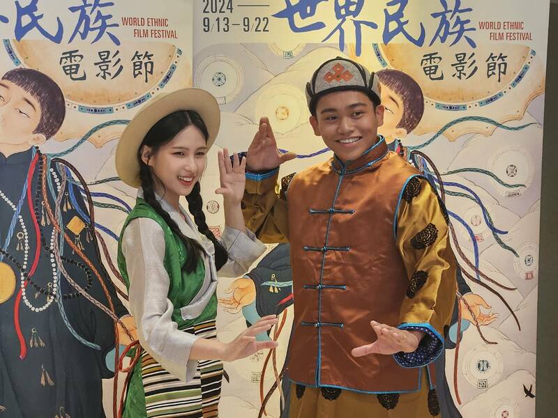 2024年世界民族電影節的主題是「生命放光」,盼透過各民族電影探討不同的生命歷程。左起林亭莉、鍾家駿。(Photo by 呂翔禾/台灣醒報)