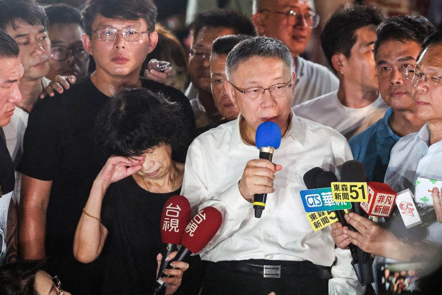 原本柯文哲由台北地方法院裁定「無保請回」,但經台灣高等法院審閱北檢抗告的相關卷證後,4日傍晚認為前台北市長柯文哲積極介入京華城案,撤銷柯文哲原裁定。(中央社)