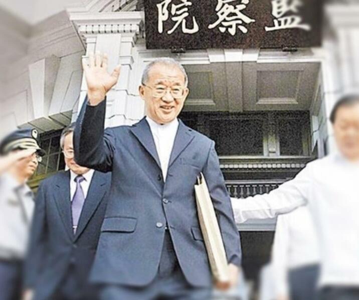 中華民國有兩個最無聊的官,其中之一便是監察院長,為此我將薪水全數捐出、拒當肥貓,以對得起自已和納稅義務人。。(王建煊FB)