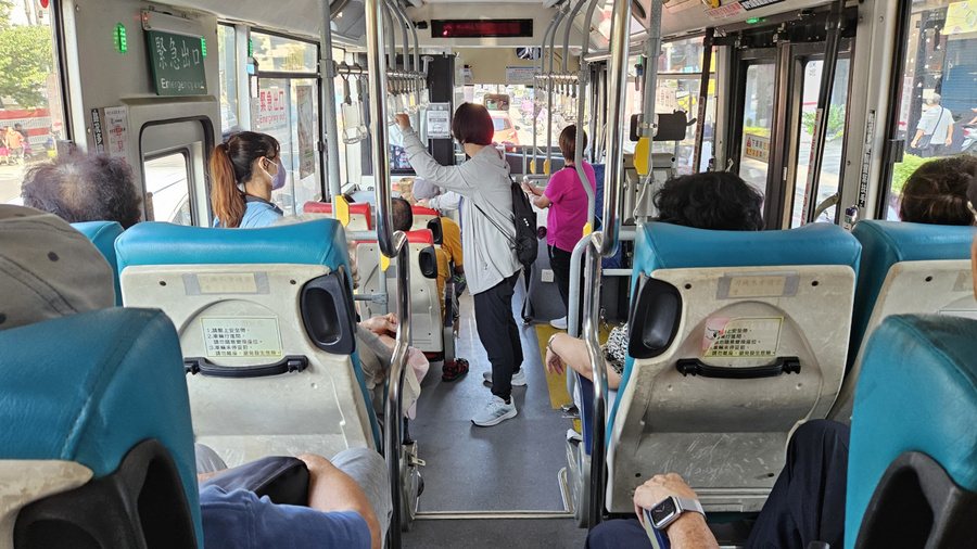 搭公車是最有城市感的社交生活。(本報資料照片)
