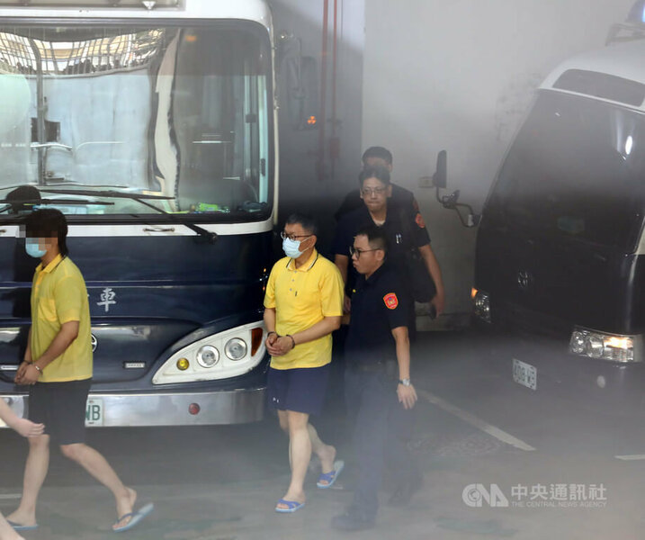 台北地檢署10日首度提訊因京華城容積率案遭羈押的民眾黨主席柯文哲。(中央社)