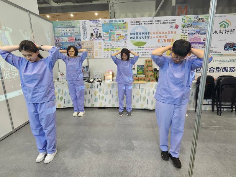 台灣社區醫院協會12日與各社區醫院推廣推動社區醫療與長照的成果。(Photo by 呂翔禾/台灣醒報)