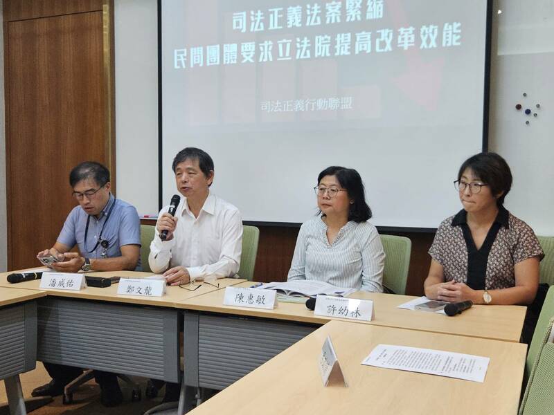司改團體19日提出優先法案,呼籲朝野坐下協商,制定更多民生法案。(Photo by 呂翔禾/台灣醒報)