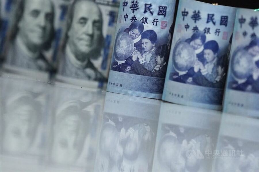 財政部表示台灣2023年租稅負擔率(不含社會安全捐)預估約為14.6%,寫近25年新高,年成長0.3個百分點,主因在於2023年台灣整體稅收表現良好,但GDP有所收斂。(中央社)