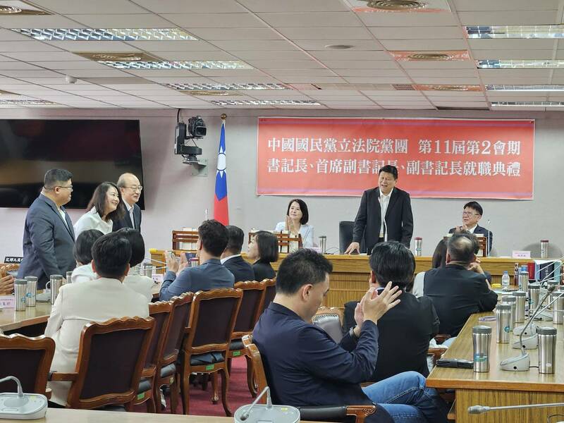 國民黨25日舉行黨團幹部就職,民進黨與民眾黨團幹部也受邀見證與致詞。(Photo by 呂翔禾/台灣醒報)