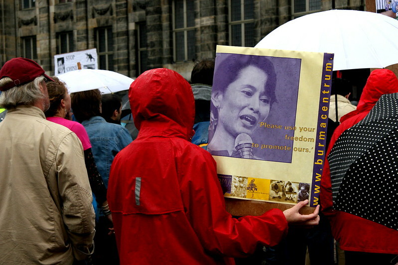 翁三蘇姬支持者認為,翁三遭拘留是出於政治動機。(Photo by Franz & P used under Creative Commons license)