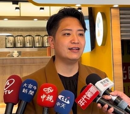藍委羅廷瑋25日因程序委員會跑票在臉書公開致歉,同黨民代紛勉勵不要放棄監督。(羅廷瑋臉書)