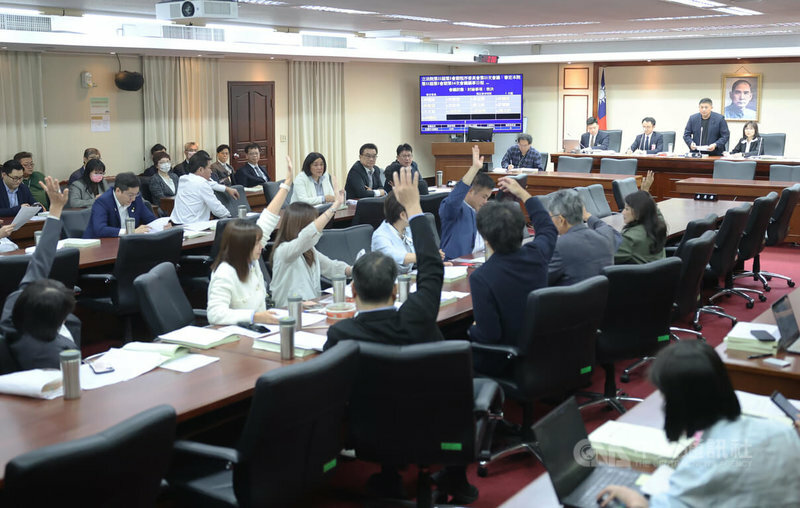 國民黨在程序委員會將總預算列入院會議程,民進黨表示願意溝通,真的代表總預算能解嗎?還不好說。(中央社)
