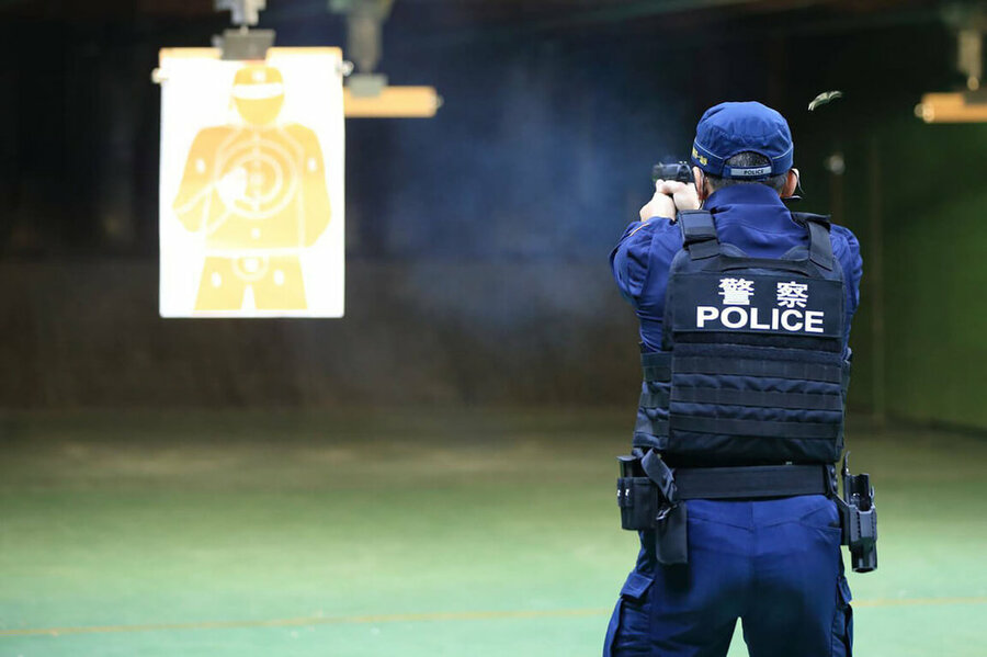 社會環境日益險惡,員警執行職務過程中,若遇狀況通常不會選擇直接開槍,後續法律追訴與追償結果,值得眾人省思。(中央社)