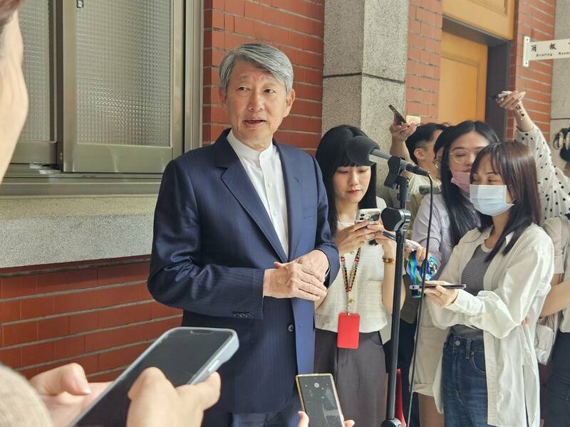 經濟部長郭智輝16日於立法院備詢時,針對在菲律賓設立綠電廠方面,備受跨黨派質疑。(Photo by 呂翔禾/台灣醒報)