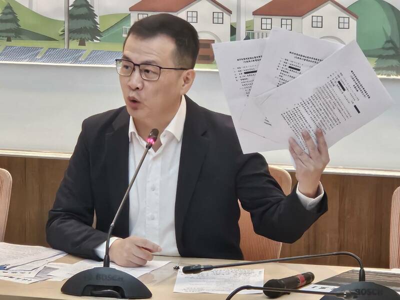 國民黨立委羅智強17日指控經濟部圖利達德公司興建允能風場,並要求經濟部政風調查、檢調主動偵辦。(Photo by 呂翔禾/台灣醒報)
