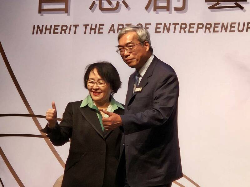 帆宣系統科技董事長高新明(左)22日於企業家論壇分享經營企業心路歷程。(Photo by 呂翔禾/台灣醒報)