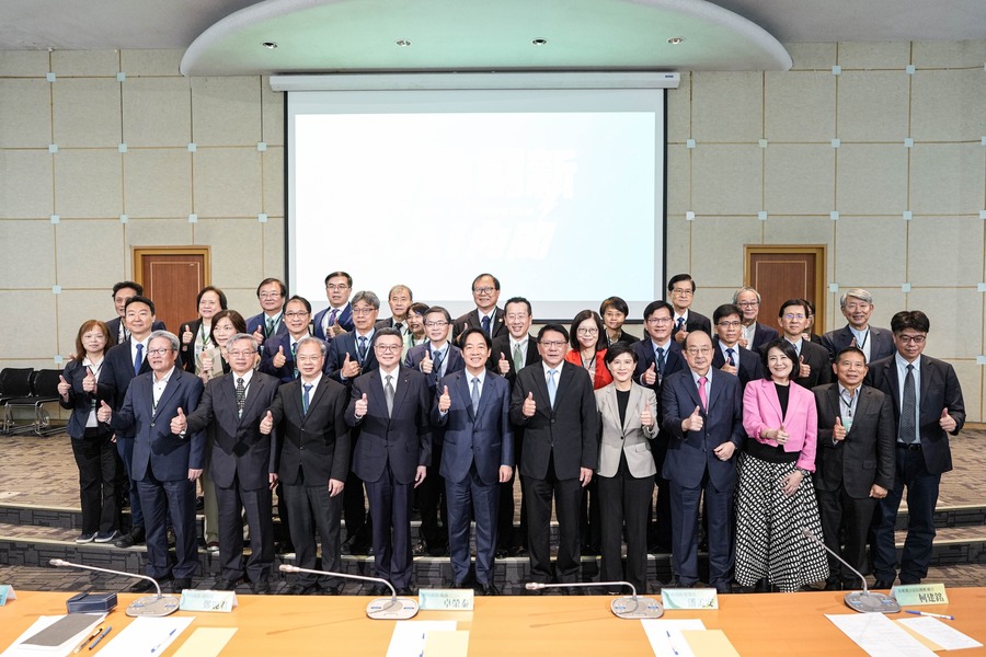 行政院長卓榮泰與其閣員就任不到半年就爭議百出、且態度強硬,民眾也已累積許多不滿。(卓榮泰臉書)