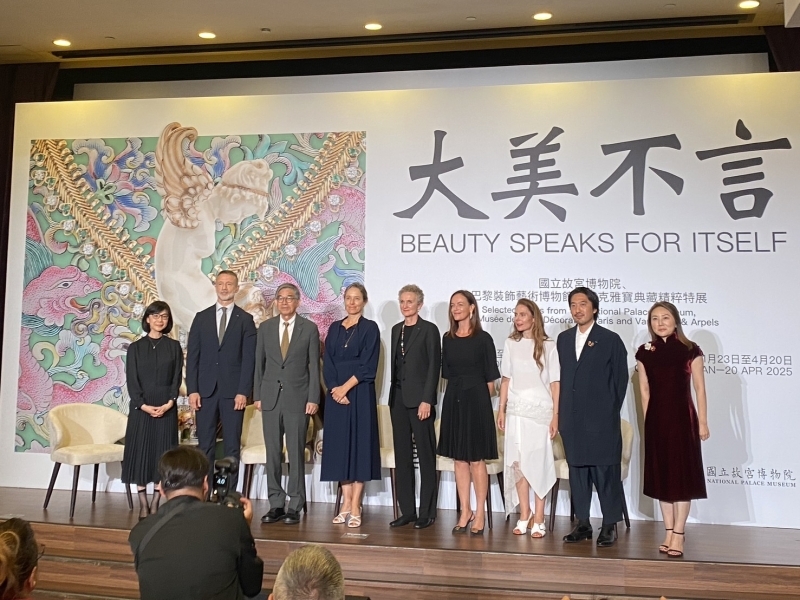 2024年故宮大美不言特展開幕記者會嘉賓合影。(朱佑霖攝影)