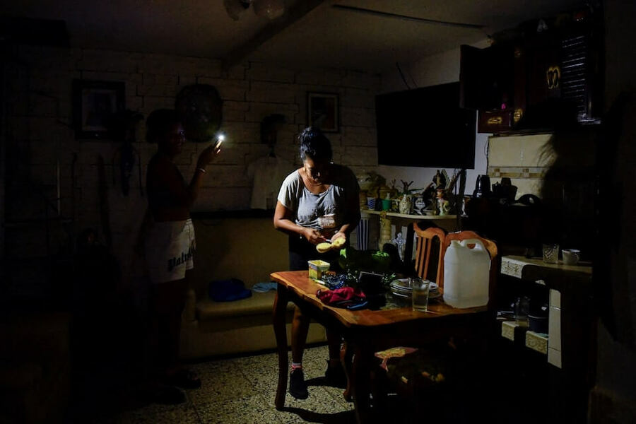 古巴全國大停電已經過了將近1周,仍然無法有效改善,國家正面臨能源與生活危機。(中央社)