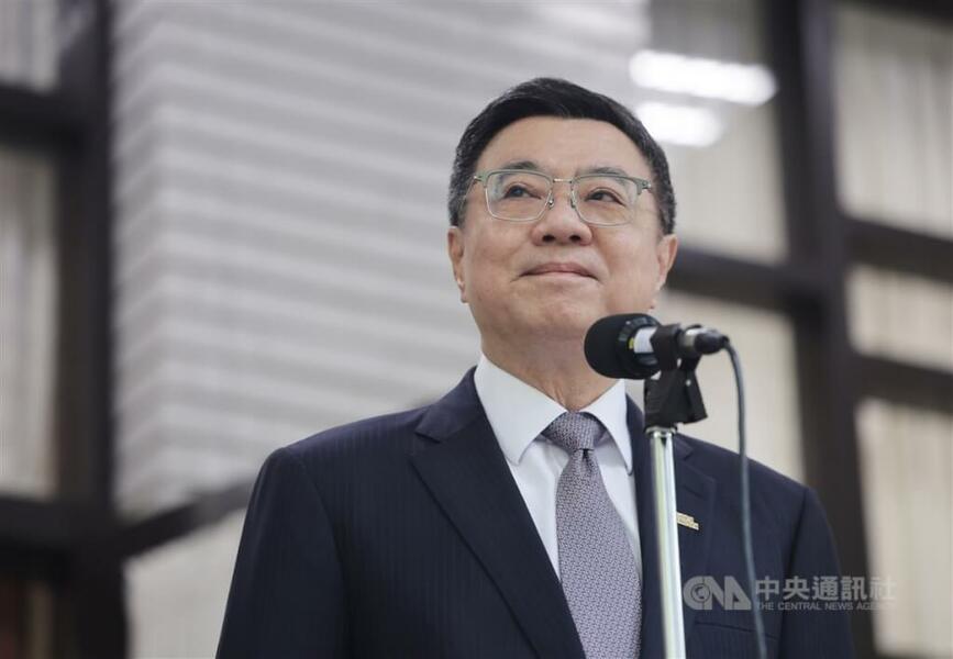 行政院長卓榮泰29日赴立法院進行專案報告前受訪強調,政府會以多元綠能、確保供電無虞。(中央社)