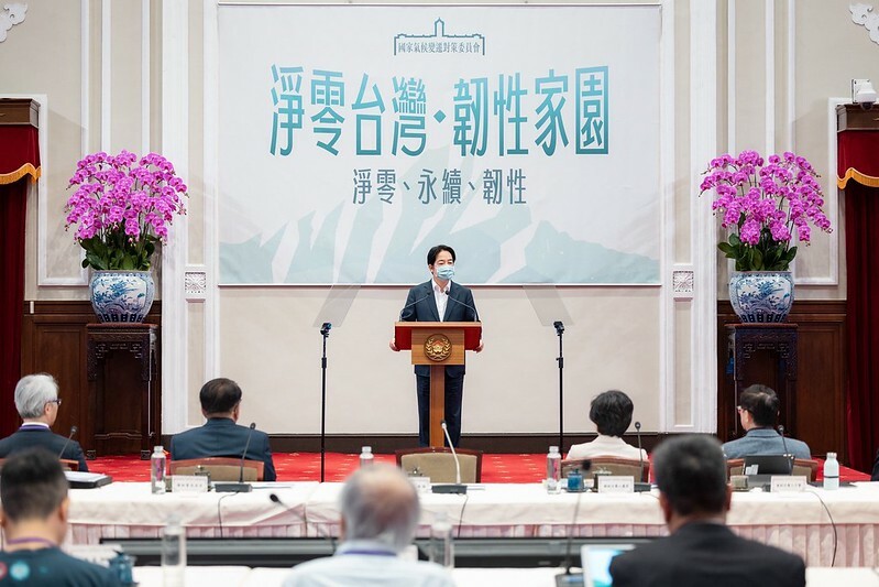 總統賴清德主持國家氣候變遷對策委員會第2次委員會議 期許落實創新轉型改變 迎來世代永續成長機會。(總統府提供)