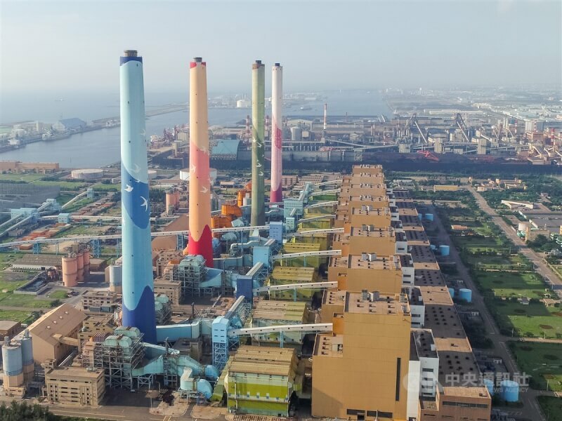 針對環境部通過台中火力發電廠二期環評,藍營從市長到在地立委都大表不滿。(中央社)