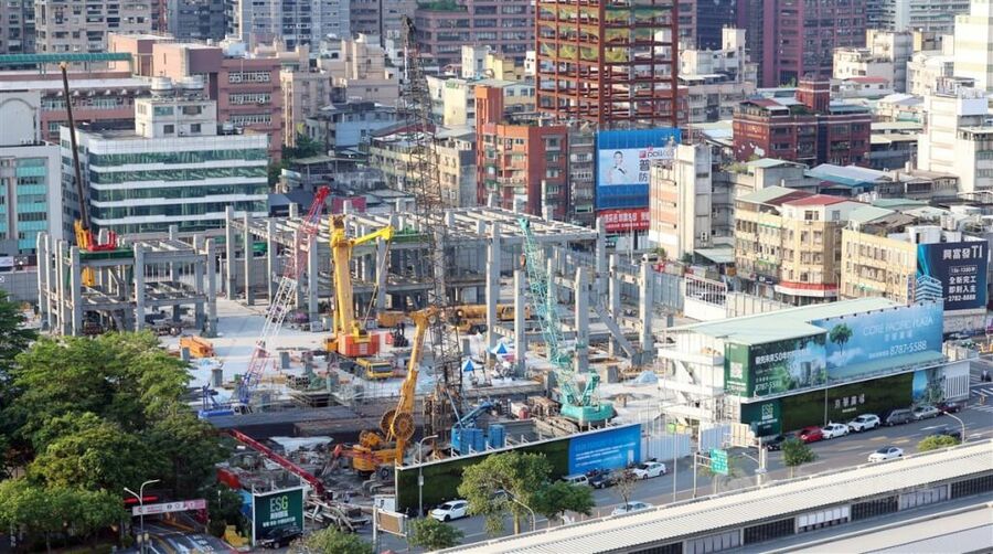 圖為京華城施工工地現況。(中央社)