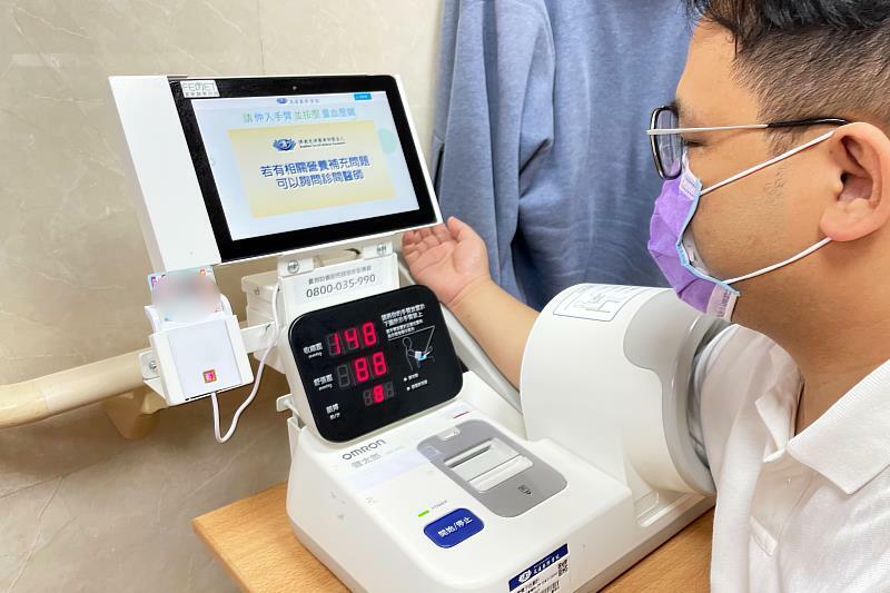 國健署12日舉行「722安心血壓站」記者會,盼鼓勵民間設立血壓站,讓民眾更方便監測。(中央社示意圖)