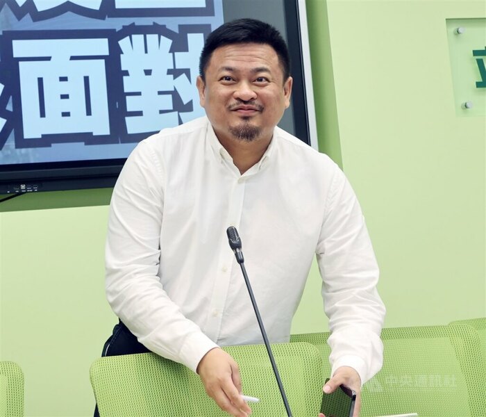 行政院證實洪申翰接勞動部長 王義川遞補不分區立委 2024/11/22 22:51(11/23 12:33 更新) 民進黨立委洪申翰22日晚間同意出任勞動部長。(中央社)