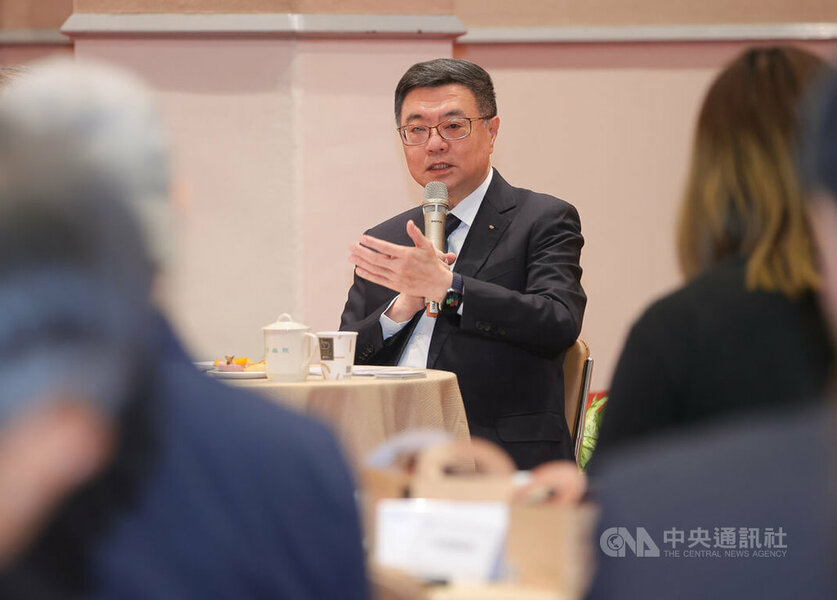 為解決濫用新青安貸款政策亂象,行政院會日前通過加強貸前審查和貸後管理等優化措施。行政院長卓榮泰曾表示,若建商不配合且有嚴重違規行為,行政院不排除會有下一步動作,「不要低估政府查察的能力」。(中央社)