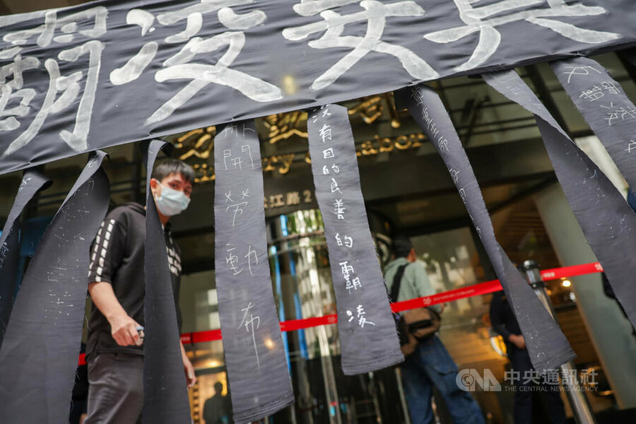 勞動部北分署公務員輕生案,時代力量黨主席王婉諭呼籲建立職場霸凌防治制度。(中央社)