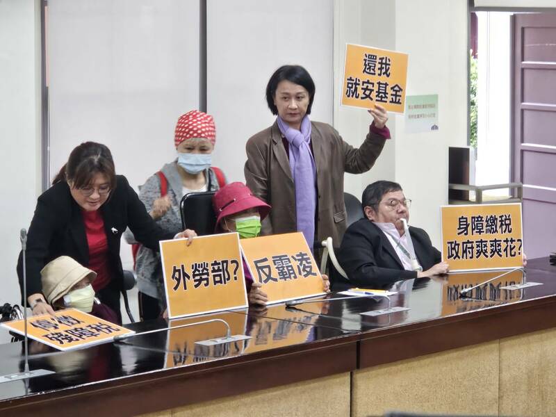 雇主團體26日召開記者會,呼籲勞動部加強管理移工,兼顧雇主權益。(Photo by 呂翔禾/台灣醒報)