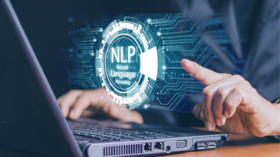 大型語言模型(LLM)是基於自然語言處理(NLP)的人工智慧模型,透過對大規模語料的訓練來學習語言的統計規律和語義結構。(網路截圖)