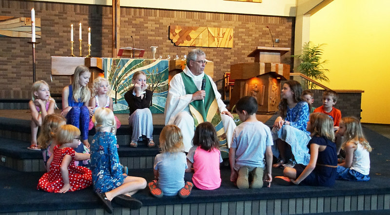 AI雖能撰寫講道內容,但卻無法取代與人的實際互動。(Photo by Grace Lutheran Church on Flickr used under Creative Commons license)