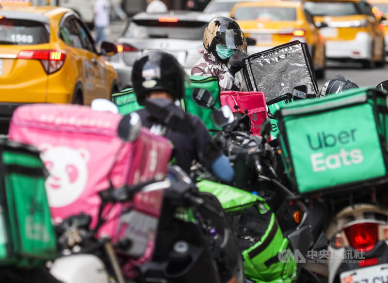 公平會25日以「顯著限制競爭疑慮」為由,否決Uber Eats與Foodpanda合併案。(中央社)