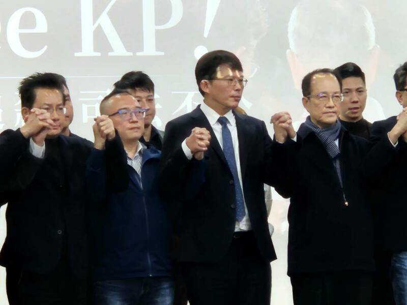民眾黨26日召開記者會,羅列北檢起訴的漏洞,極力捍衛柯文哲清白。(Photo by 呂翔禾/台灣醒報)
