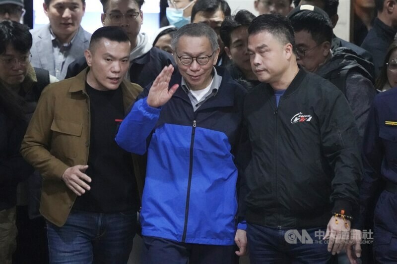 柯文哲是否該辭黨主席?資深黨員受訪時認為不應該,但柯需儘早確認各要角的分工。(中央社)