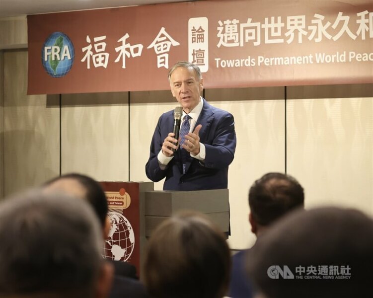 美國前國務卿龐培歐6日訪台,並呼籲美國應從戰略模糊轉向清晰,以嚇阻中國在印太地區的擴張。(中央社)